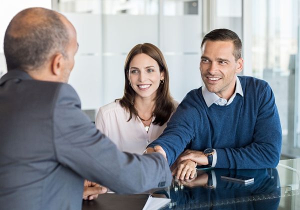 האם כדאי לקחת יועץ משכנתאות לפני רכישת דירה או שאפשר להסתדר לבד?