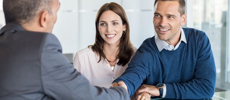 האם כדאי לקחת יועץ משכנתאות לפני רכישת דירה או שאפשר להסתדר לבד?