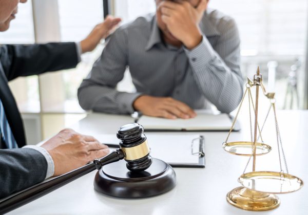 פרסום תמים או עילה לתביעה: מה נחשב לשון הרע בעיני החוק?